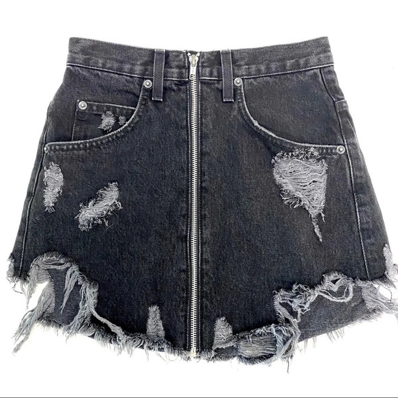 CARMAR BEATRICE Zip Front Black Denim Mini Skirt Distressed Raw hem Size 24 - Picture 3 of 11